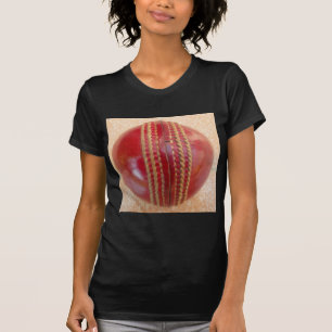 T-shirt Crimson Stitch Focus : Gros plan du coeur du crick