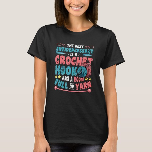 T-shirt Crochet Hook And Room Full Of Yarn Crochet (Devant)