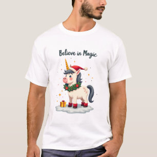 T-shirt Croire en la Fête Magique Licorne portant un Noël