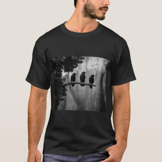 T-shirt Croisement Sur Une Branche