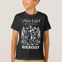 Croyante en Bigfoot fille sasquatch cryptide forêt
