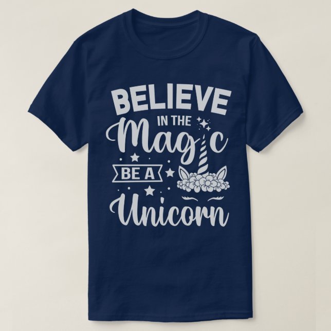 T-shirt Croyez En La Magie Soyez Une Unicorne (Design devant)
