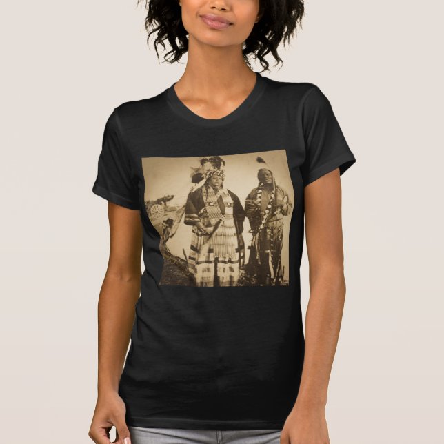 T-shirt Cru Blackfoot de chef et de guerrier d'Indiens (Devant)