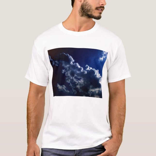 T-shirt Cumulus chaotique lumineux se cassant à part par (Devant)