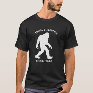 T-shirt Custom Big Foot : Distance sociale dans le style,