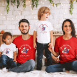 T-shirt Custom Mele Kalikimaka Père Noël Noël hawaïen<br><div class="desc">Célébrez Noël avec une touche tropicale ! Ce t-shirt Custom Mele Kalikimaka présente un Père Noël décontracté en chemise hawaïenne et des lunettes de soleil, portant une planche de surf. Personnalisez-le avec votre nom de famille, votre destination hawaïenne préférée et votre année. Parfait pour ajouter des vibes d'île à vos...</div>