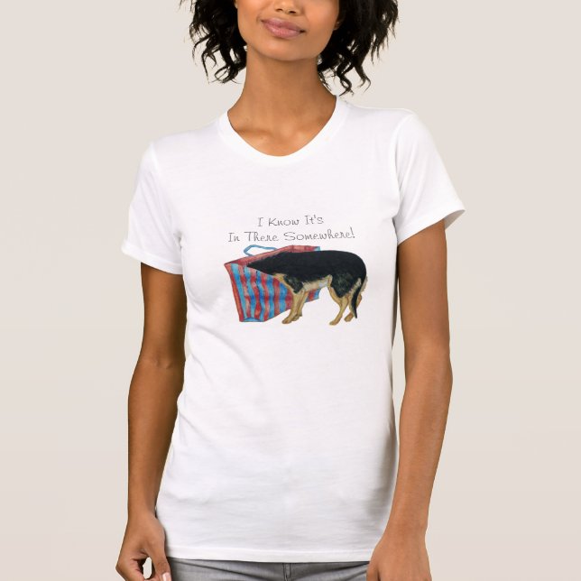 T-shirt Cute black and tan dog with head in shopping bag (Devant)