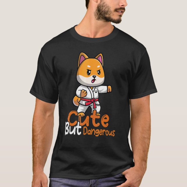 T-shirt Cute but Dangerous Karate Taekwondo Judo Girl Outf (Devant)