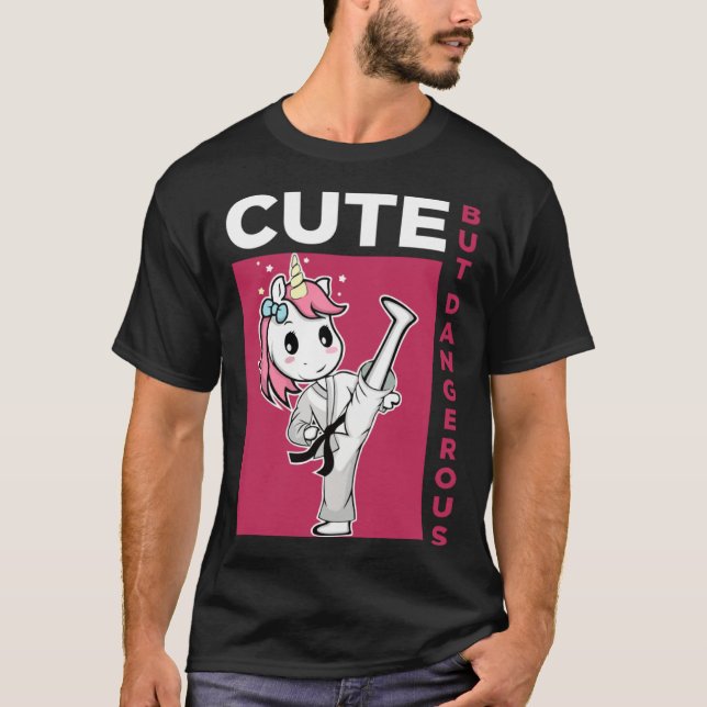 T-shirt Cute but Dangerous Karate Taekwondo Unicorn Karate (Devant)
