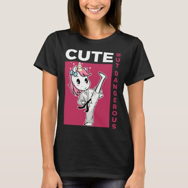 T-shirt Cute but Dangerous Karate Taekwondo Unicorn Karate (Devant)