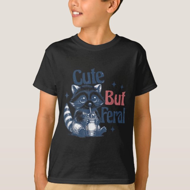 T-shirt Cute But Feral Raccoon Drinking Boba Toddler Vinta (Devant)