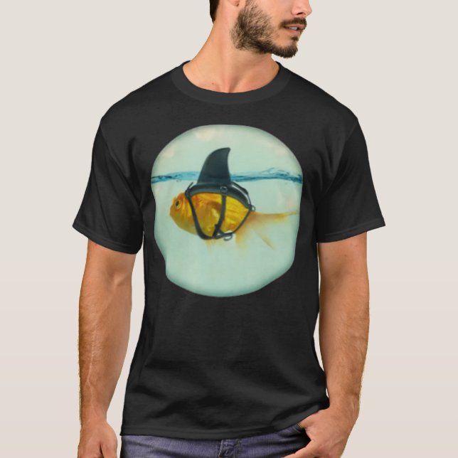 T-shirt Cute Goldfish with a Shark Fin Fashion  (Devant)