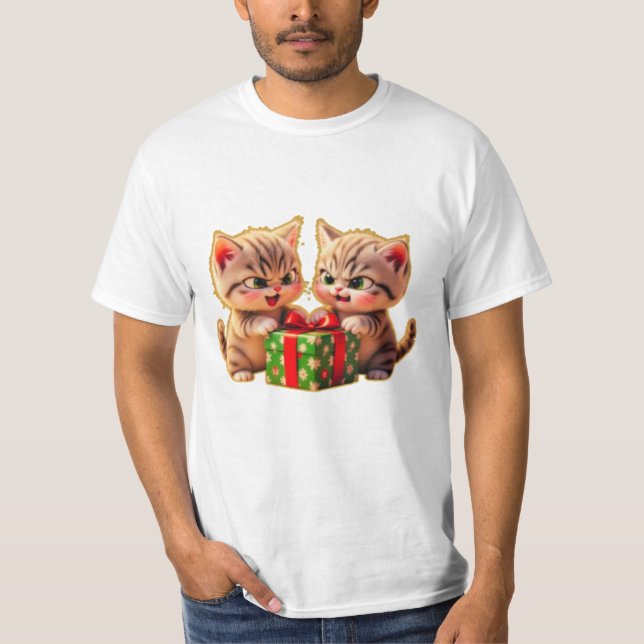 T-shirt **Cute Kittens Fighting Over a Gift – Funny Christ (Devant)