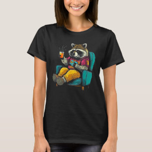 T-shirt Cute Raccoon savoure de la nourriture sur canapé
