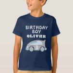 T-shirt Cute Race Car Blue Birthday Boy Guest of Honor<br><div class="desc">Jolie course Voiture Bleu Anniversaire Garçon invité d'honneur T-shirt. Design mignon avec une voiture de course dessin dans les couleurs bleu et gris. L'âge est sur la voiture. Personnalisez avec votre nom et votre âge.</div>