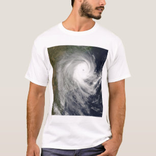T-shirt Cyclone tropical Favio au-dessus de la Mozambique