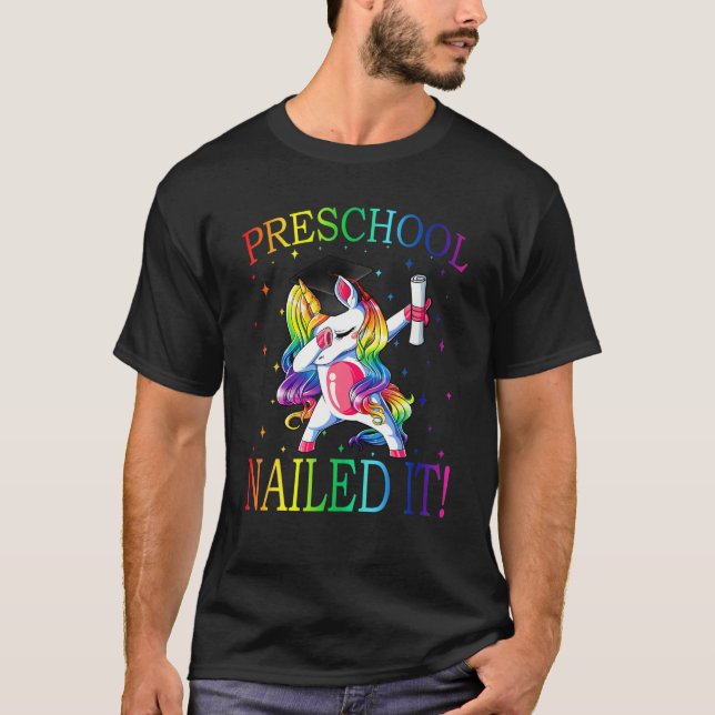 T-shirt Dabbing Preschool Unicorn Graduation Class 2021 Na (Devant)