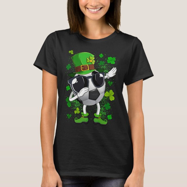 T-shirt Dabbing Soccer Ball Leprechaun Saint Patrick's Day (Devant)