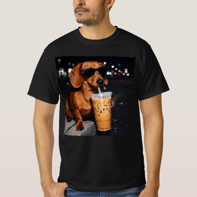 T-shirt Dachshund Drinking Iced Coffee (Devant)
