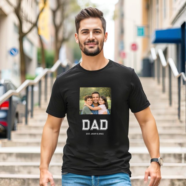 T-shirt Dad Established Photo Modern Typography Black (Dad Established design with photo and white modern sports-style text. The perfect Father's day gift!)