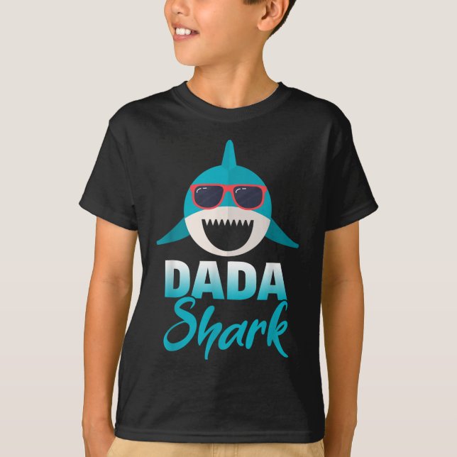 T-shirt Dada Shark Portant un Cool Sungles Papa (Devant)