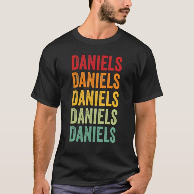 T-shirt Daniels County Montana Rainbow Text Design (Devant)