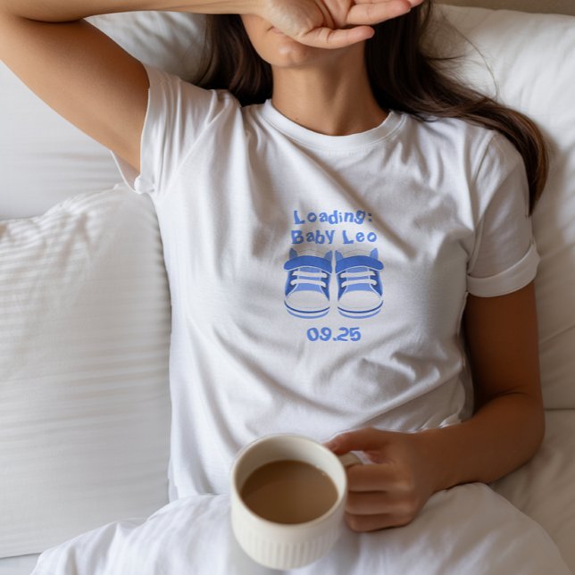 T-Shirt d'annonce de chaussons de bébé nom date (Créateur téléchargé)