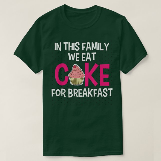 T-shirt Dans Cette Famille Nous Mangeons Du Gâteau Pour Le (Design devant)