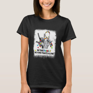 T-shirt Dans cette famille, personne ne combat l'autisme s