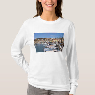 T-shirt Dans le port du village de Cassis. Pêche et