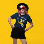 T-shirt Dans Mon Era Cowgirl Retro Graphisme<br><div class="desc">Une illustration de style rétro d'une cow-girl sur un cheval accompagne le slogan de style occidental en lettres IN MY COWGIRL ERA sur ce tee graphique.</div>