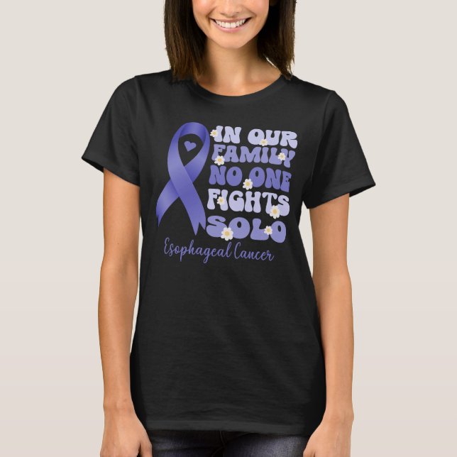 T-shirt dans notre famille personne ne combat le cancer oe (Devant)