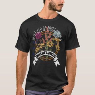 T-shirt Dans Un Domaine De Rose, Elle Est Une Bo Vintage F