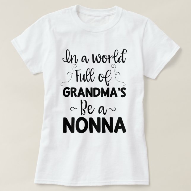 T-shirt Dans un monde complètement de la grand-maman soyez (Design devant)