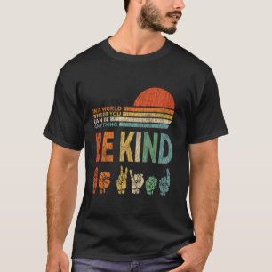 T-shirt Dans Un Monde Où L'On Peut Être N'Importe Quoi Sig