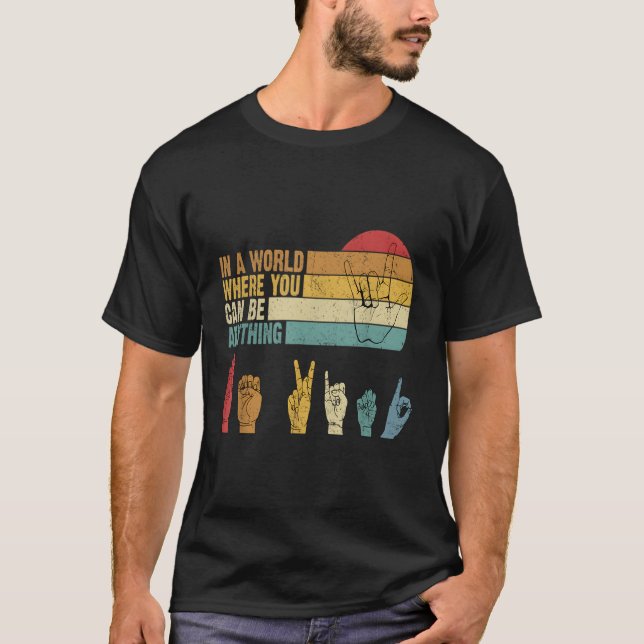 T-shirt Dans Un Monde Où Vous Pouvez Être N'Importe Quoi Ê (Devant)