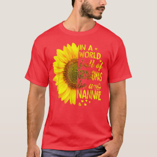 T-shirt Dans un monde plein de grand-mères être Nannie Sun