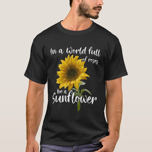 T-shirt Dans Un Monde Plein De Roses Soyez Un Tournesol (Devant)
