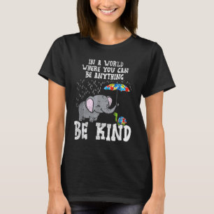 T-shirt Dans un monde Soyez Gentil Éléphant Mignon Tortue