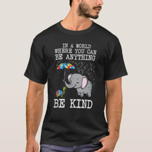 T-shirt Dans un monde Soyez Gentil Éléphant Mignon Tortue