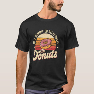 T-shirt Dans une relation sérieuse avec des donuts Retro D