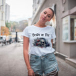 T-shirt Dark Moody Gothic Bride ou Die Fête des mariées<br><div class="desc">Offrez-vous le côté sombre avec notre Dark Moody Gothic Bride ou Die Bridal Shower Invitation! Il est temps de célébrer un amour aussi intemporel que l'éternité elle-même. Avec son design incroyablement beau, avec des crânes et des squelettes, cette invitation prépare le terrain à une douche nuptiale d'inspiration gothique qui laissera...</div>
