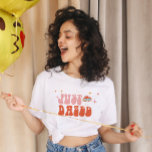 T-shirt Dazed and Enged Retro les années 70 Bachelorette P<br><div class="desc">Ce design présente une ambiance les années 70 super,  juste des fleurs rétro éblouies,  des champignons et des anneaux. Voir la collection entière pour plus d'articles correspondants !</div>