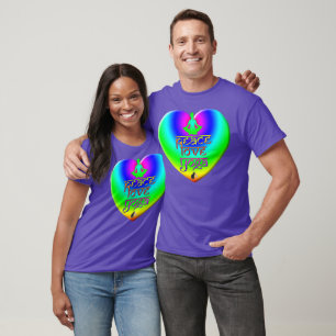 T-shirt de cœur avec intentions de yoga arc-en-cie