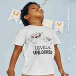 T-shirt de jeu vidéo pour enfants<br><div class="desc">Ces chemises de jeu cool avec deux pads de contrôle de jeu sur un arrière - plan blanc,  avec le texte ludique "NIVEAU 6 DÉVERROUILLÉ" et "LEUR NOM ET LEUR ÂGE". Tous les styles et couleurs de police peuvent être modifiés en cliquant sur le lien personnaliser après la personnalisation.</div>