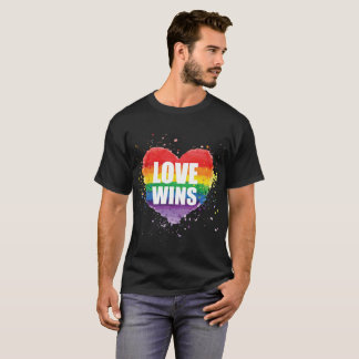 T-shirt de LGBT - l'amour gagne le coeur