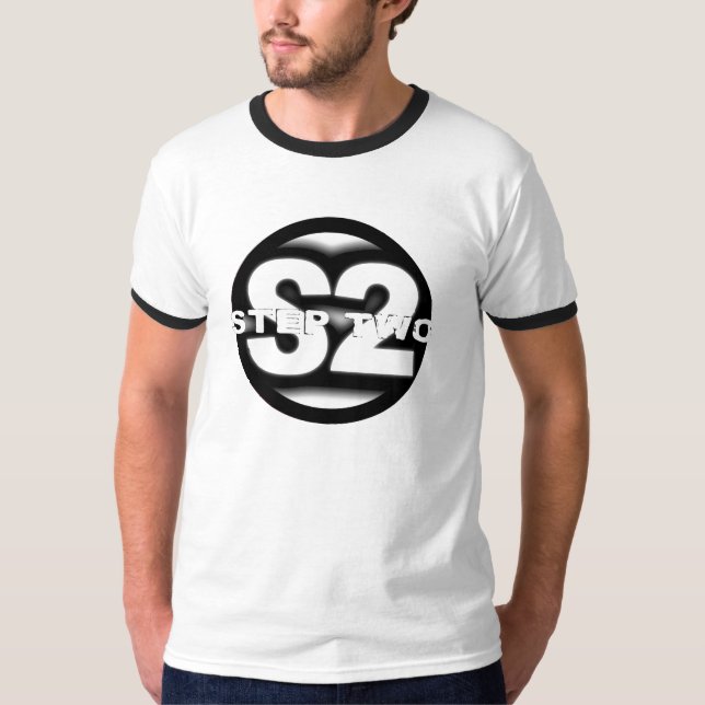 T-shirt de logo de classique d'étape deux (Devant)