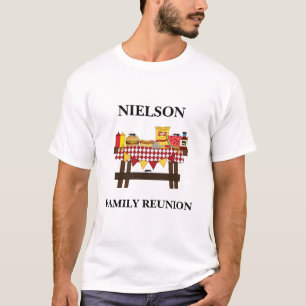 T-shirt de réunion de famille avec le pique-nique