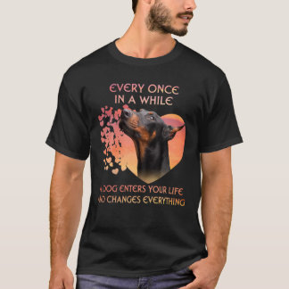 T-shirt De Temps En Temps Un Doberman Pinscher Entre Y