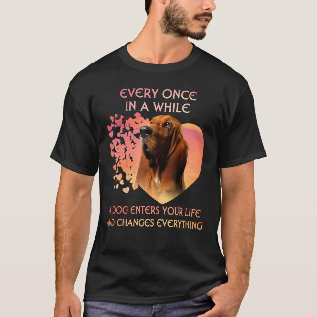 T-shirt De Temps En Temps, Un Hound Basset Entre Dans Vous (Devant)